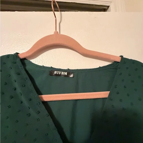 Elegant Green Women's Dress - Picture 3 of 4